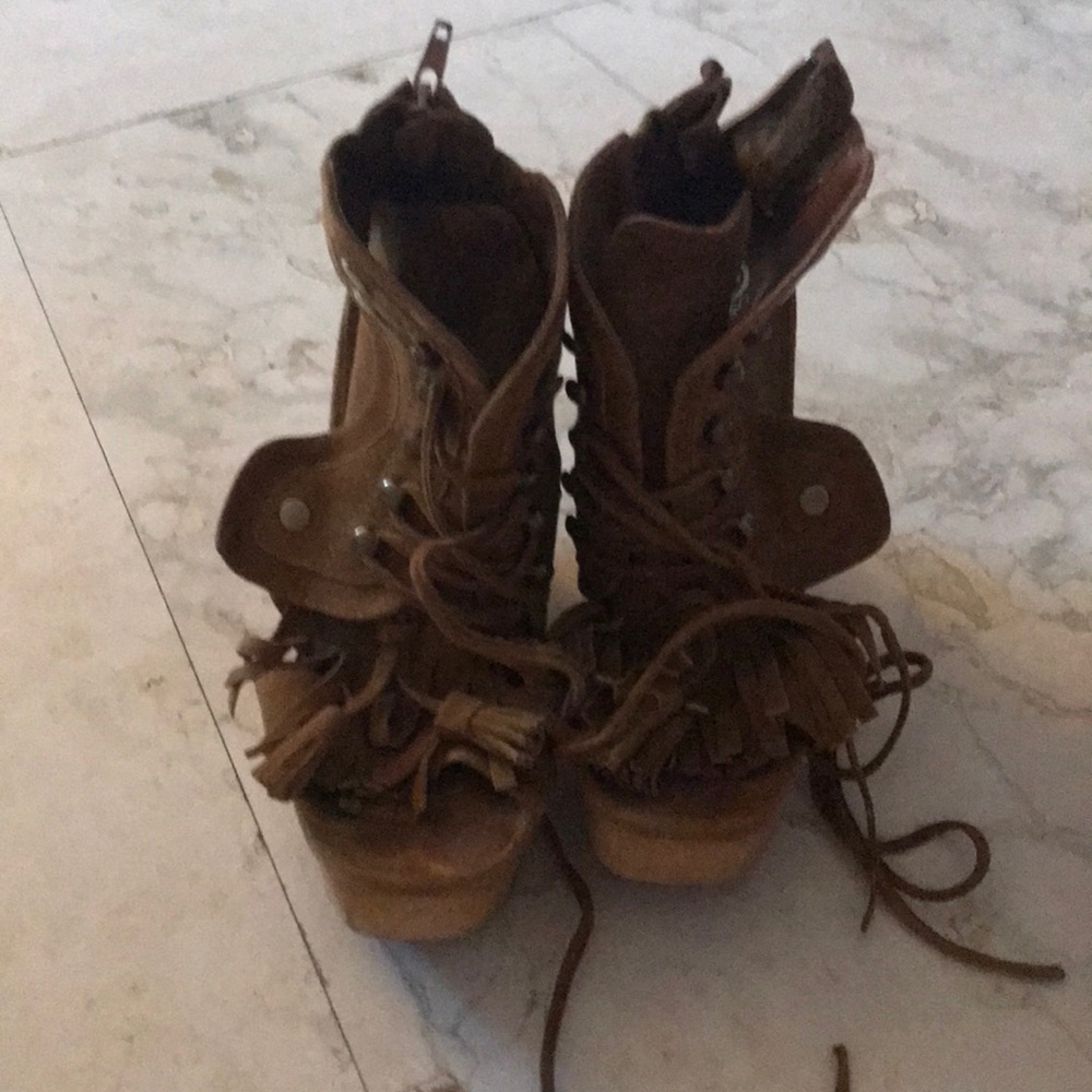Shoes - Picture 2 of 4